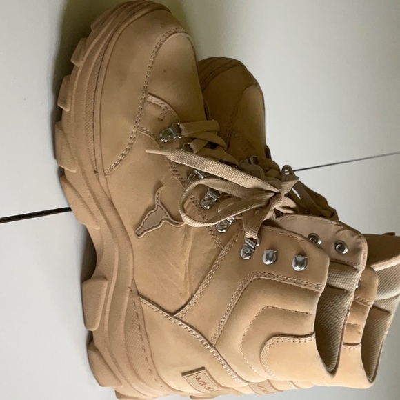 Beige leather upper by Windsor Smith (Australia) - Picture 3 of 7